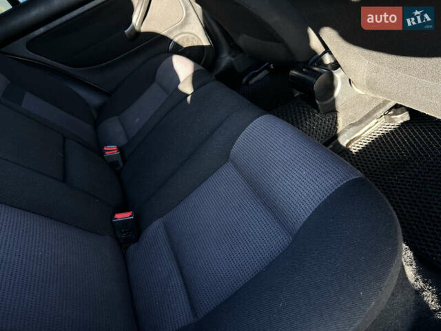 Серый Фольксваген Гольф, объемом двигателя 1.6 л и пробегом 228 тыс. км за 3950 $, фото 32 на Automoto.ua