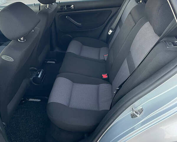 Серый Фольксваген Гольф, объемом двигателя 1.6 л и пробегом 155 тыс. км за 4800 $, фото 15 на Automoto.ua