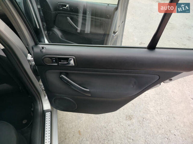 Серый Фольксваген Гольф, объемом двигателя 1.39 л и пробегом 225 тыс. км за 3599 $, фото 8 на Automoto.ua