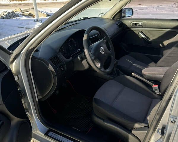 Серый Фольксваген Гольф, объемом двигателя 1.6 л и пробегом 239 тыс. км за 3800 $, фото 12 на Automoto.ua