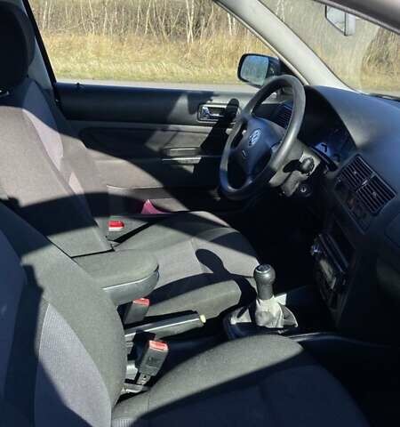 Серый Фольксваген Гольф, объемом двигателя 1.6 л и пробегом 252 тыс. км за 4500 $, фото 5 на Automoto.ua