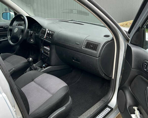 Сірий Фольксваген Гольф, об'ємом двигуна 1.39 л та пробігом 239 тис. км за 3800 $, фото 17 на Automoto.ua