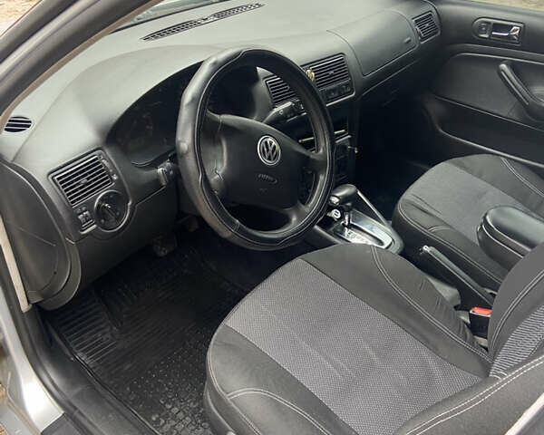 Серый Фольксваген Гольф, объемом двигателя 1.6 л и пробегом 285 тыс. км за 4999 $, фото 12 на Automoto.ua