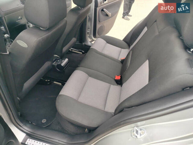 Серый Фольксваген Гольф, объемом двигателя 1.39 л и пробегом 225 тыс. км за 3999 $, фото 18 на Automoto.ua