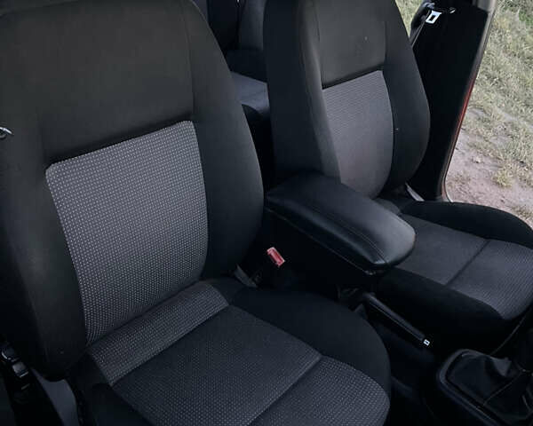 Серый Фольксваген Гольф, объемом двигателя 1.39 л и пробегом 210 тыс. км за 3900 $, фото 7 на Automoto.ua