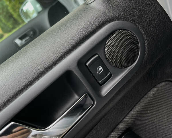 Сірий Фольксваген Гольф, об'ємом двигуна 1.6 л та пробігом 200 тис. км за 4399 $, фото 52 на Automoto.ua