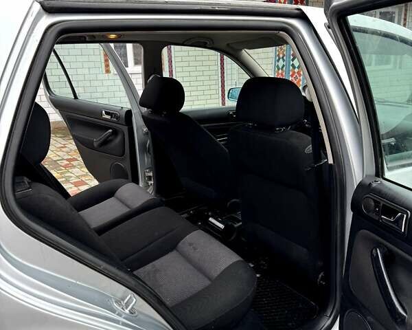 Серый Фольксваген Гольф, объемом двигателя 1.6 л и пробегом 205 тыс. км за 3399 $, фото 9 на Automoto.ua