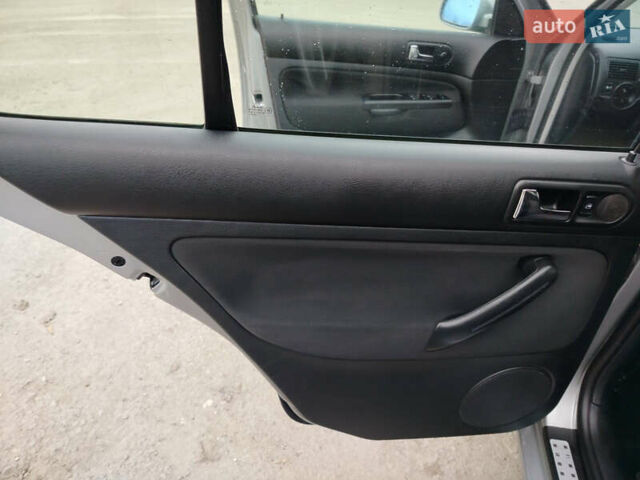 Серый Фольксваген Гольф, объемом двигателя 1.39 л и пробегом 225 тыс. км за 3599 $, фото 9 на Automoto.ua