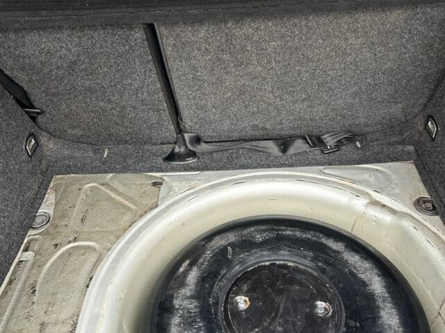 Серый Фольксваген Гольф, объемом двигателя 1.4 л и пробегом 239 тыс. км за 3800 $, фото 7 на Automoto.ua