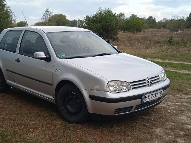 Серый Фольксваген Гольф, объемом двигателя 1.4 л и пробегом 198 тыс. км за 3800 $, фото 1 на Automoto.ua