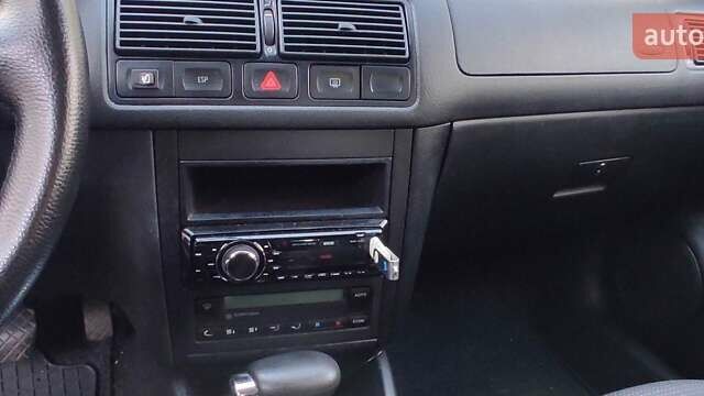 Серый Фольксваген Гольф, объемом двигателя 1.6 л и пробегом 246 тыс. км за 4950 $, фото 9 на Automoto.ua