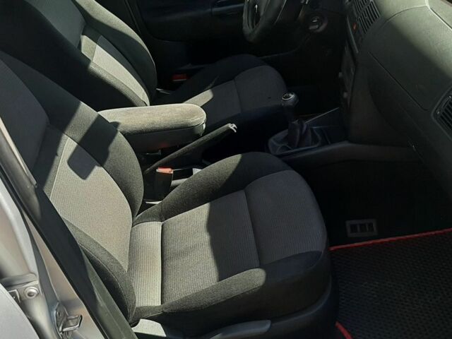 Сірий Фольксваген Гольф, об'ємом двигуна 1.6 л та пробігом 243 тис. км за 5300 $, фото 18 на Automoto.ua