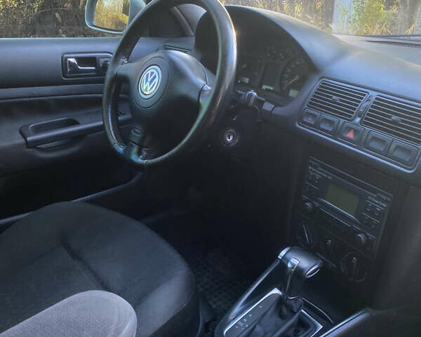 Серый Фольксваген Гольф, объемом двигателя 1.9 л и пробегом 320 тыс. км за 3750 $, фото 22 на Automoto.ua