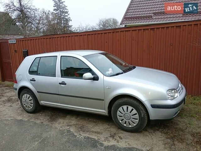 Серый Фольксваген Гольф, объемом двигателя 1.39 л и пробегом 299 тыс. км за 4500 $, фото 1 на Automoto.ua