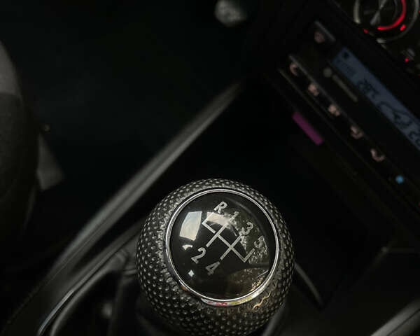 Сірий Фольксваген Гольф, об'ємом двигуна 1.6 л та пробігом 200 тис. км за 4399 $, фото 60 на Automoto.ua