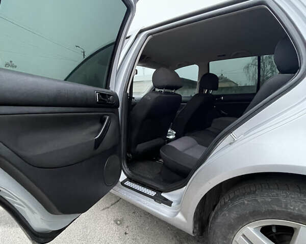 Серый Фольксваген Гольф, объемом двигателя 1.6 л и пробегом 236 тыс. км за 4599 $, фото 8 на Automoto.ua