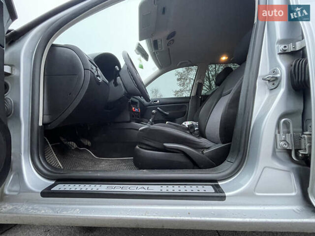 Серый Фольксваген Гольф, объемом двигателя 1.6 л и пробегом 236 тыс. км за 4599 $, фото 6 на Automoto.ua