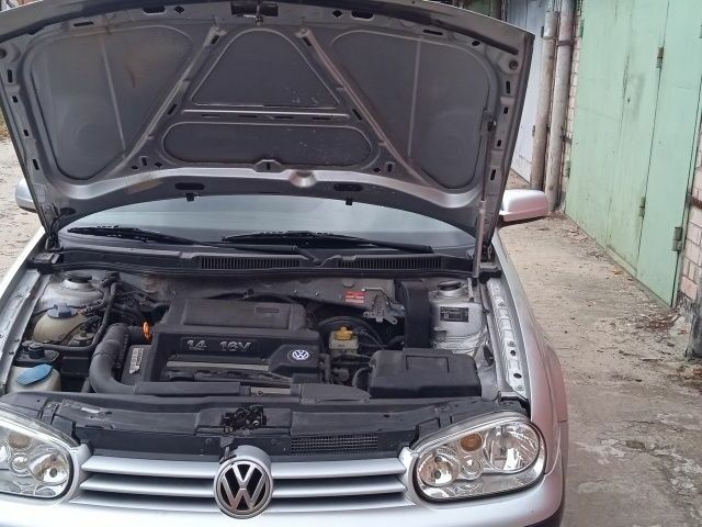 Серый Фольксваген Гольф, объемом двигателя 1.4 л и пробегом 198 тыс. км за 3800 $, фото 20 на Automoto.ua