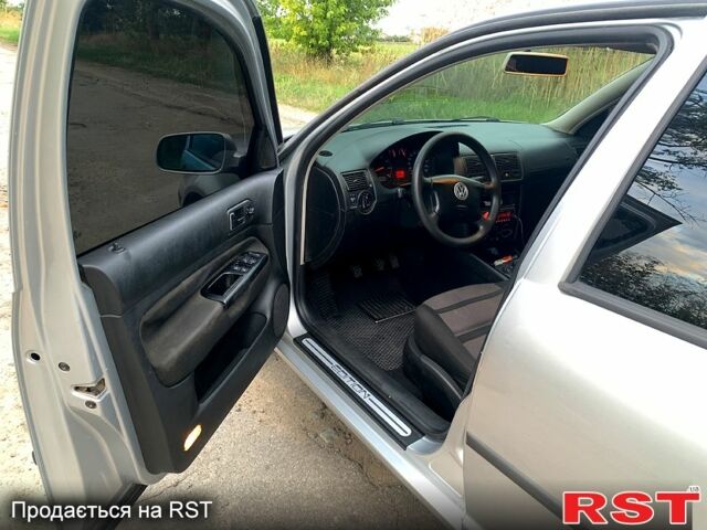 Серый Фольксваген Гольф, объемом двигателя 1.4 л и пробегом 220 тыс. км за 4200 $, фото 6 на Automoto.ua