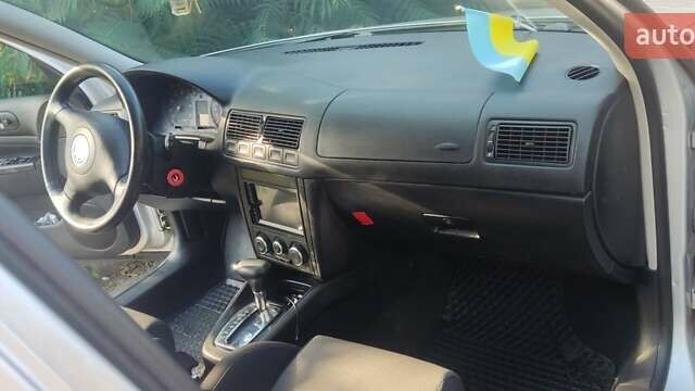 Серый Фольксваген Гольф, объемом двигателя 1.6 л и пробегом 228 тыс. км за 4500 $, фото 15 на Automoto.ua