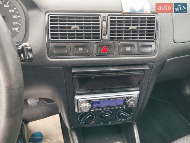 Серый Фольксваген Гольф, объемом двигателя 1.39 л и пробегом 225 тыс. км за 3999 $, фото 22 на Automoto.ua