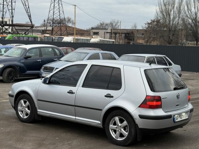 Серый Фольксваген Гольф, объемом двигателя 1.6 л и пробегом 300 тыс. км за 3800 $, фото 5 на Automoto.ua