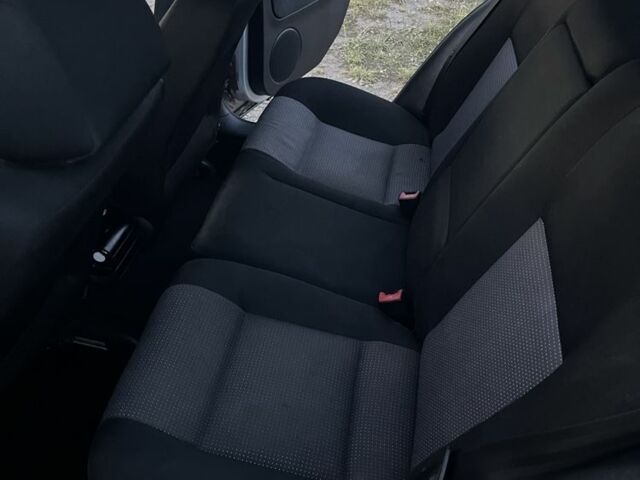 Серый Фольксваген Гольф, объемом двигателя 1.4 л и пробегом 210 тыс. км за 3900 $, фото 7 на Automoto.ua