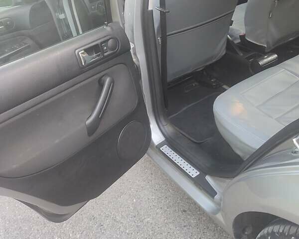 Серый Фольксваген Гольф, объемом двигателя 1.6 л и пробегом 203 тыс. км за 5000 $, фото 6 на Automoto.ua