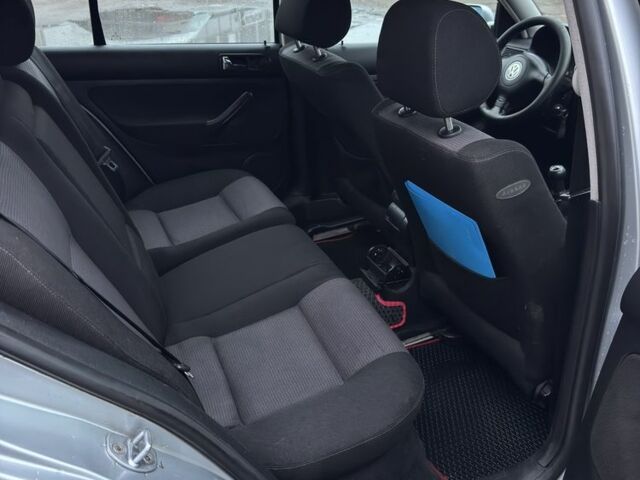 Сірий Фольксваген Гольф, об'ємом двигуна 1.6 л та пробігом 333 тис. км за 3299 $, фото 11 на Automoto.ua