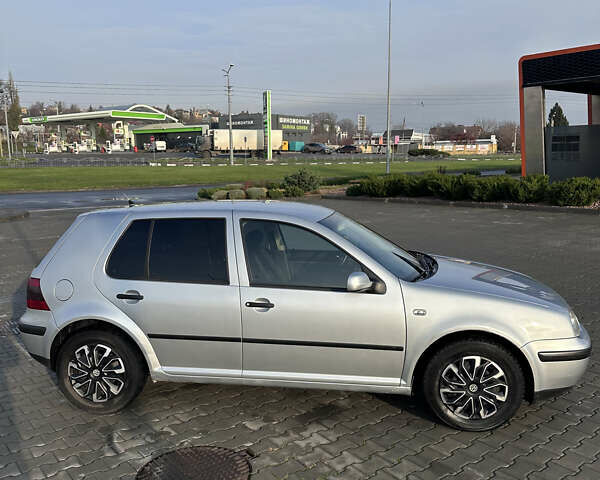 Серый Фольксваген Гольф, объемом двигателя 1.6 л и пробегом 205 тыс. км за 4800 $, фото 2 на Automoto.ua