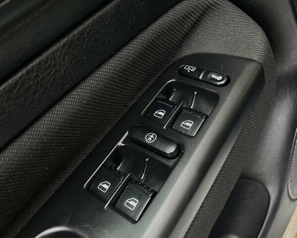 Сірий Фольксваген Гольф, об'ємом двигуна 1.6 л та пробігом 200 тис. км за 4399 $, фото 44 на Automoto.ua