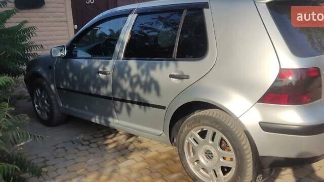 Серый Фольксваген Гольф, объемом двигателя 1.6 л и пробегом 228 тыс. км за 4500 $, фото 3 на Automoto.ua