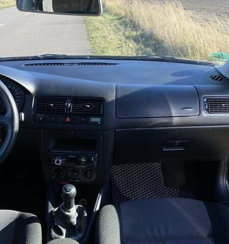 Серый Фольксваген Гольф, объемом двигателя 1.6 л и пробегом 252 тыс. км за 4500 $, фото 2 на Automoto.ua