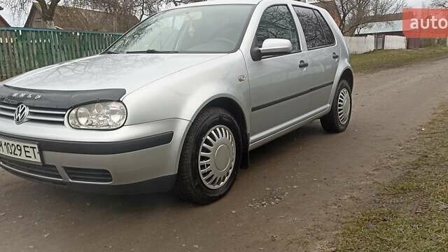 Серый Фольксваген Гольф, объемом двигателя 1.6 л и пробегом 324 тыс. км за 4150 $, фото 3 на Automoto.ua