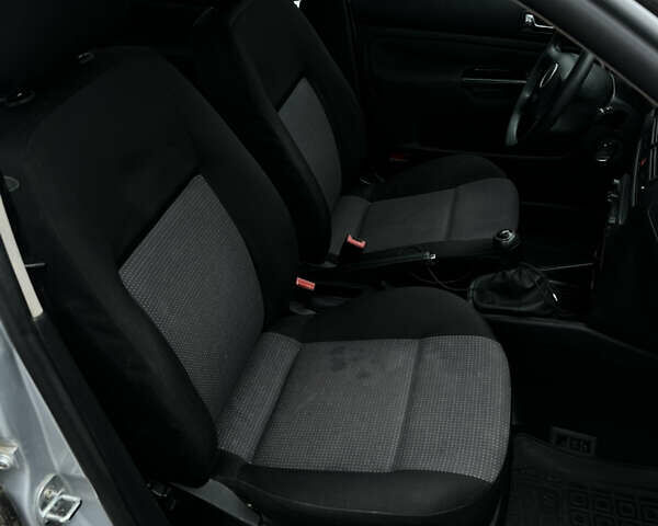 Серый Фольксваген Гольф, объемом двигателя 1.39 л и пробегом 279 тыс. км за 3900 $, фото 19 на Automoto.ua