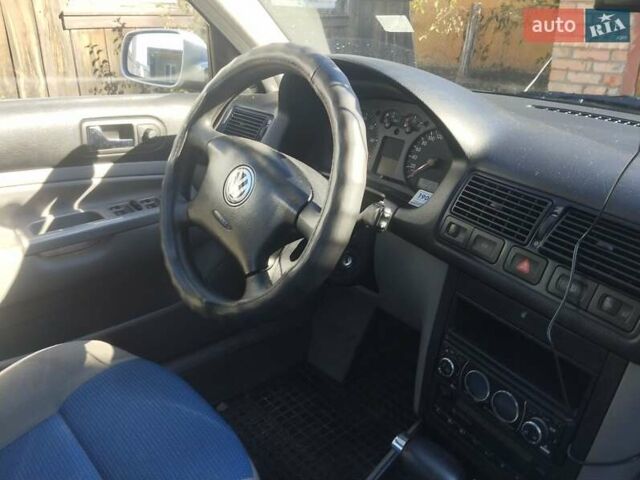 Серый Фольксваген Гольф, объемом двигателя 1.6 л и пробегом 105 тыс. км за 5200 $, фото 4 на Automoto.ua