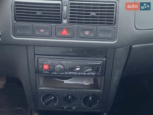 Сірий Фольксваген Гольф, об'ємом двигуна 1.6 л та пробігом 310 тис. км за 3550 $, фото 12 на Automoto.ua