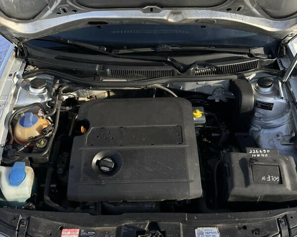 Серый Фольксваген Гольф, объемом двигателя 1.6 л и пробегом 239 тыс. км за 3800 $, фото 18 на Automoto.ua