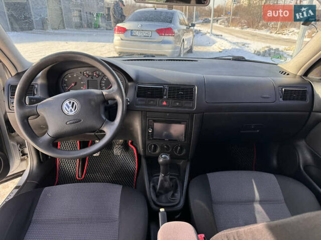 Серый Фольксваген Гольф, объемом двигателя 1.6 л и пробегом 239 тыс. км за 3800 $, фото 10 на Automoto.ua