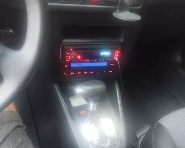 Серый Фольксваген Гольф, объемом двигателя 1.6 л и пробегом 250 тыс. км за 4500 $, фото 6 на Automoto.ua