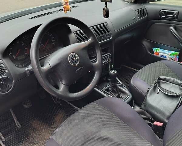 Серый Фольксваген Гольф, объемом двигателя 1.4 л и пробегом 245 тыс. км за 4200 $, фото 5 на Automoto.ua