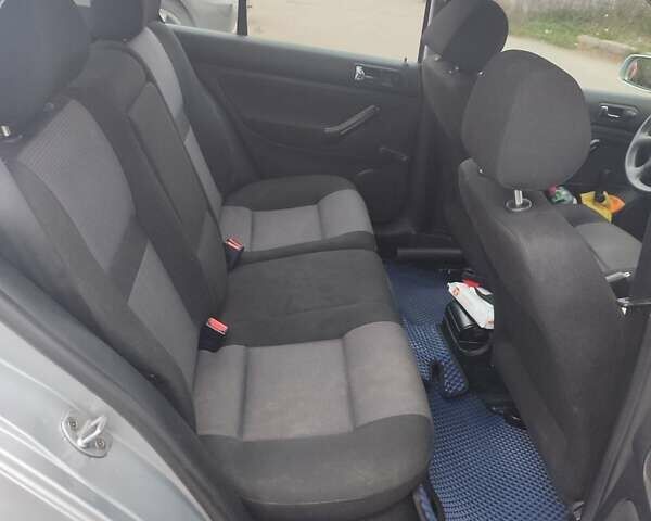 Фольксваген Гольф 2001 у Вінниці на Automoto.ua Сірий Фольксваген Гольф, об'ємом двигуна 1.39 л та пробігом 207 тис. км за 4000 $, фото 13 на Automoto.ua