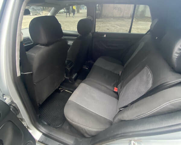 Серый Фольксваген Гольф, объемом двигателя 1.6 л и пробегом 285 тыс. км за 4999 $, фото 9 на Automoto.ua