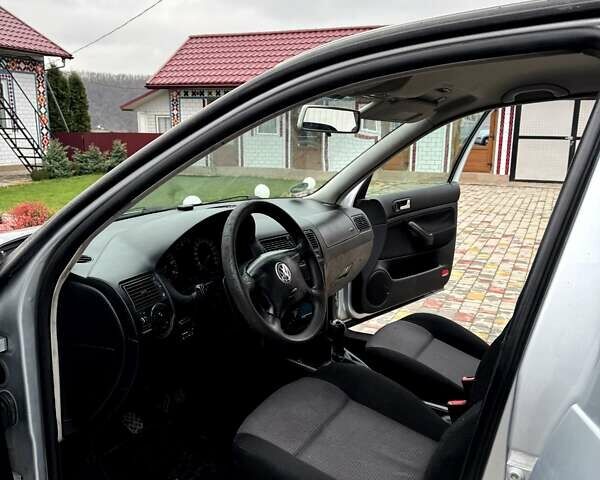Серый Фольксваген Гольф, объемом двигателя 1.6 л и пробегом 205 тыс. км за 3399 $, фото 10 на Automoto.ua