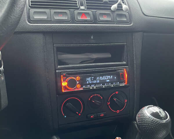 Серый Фольксваген Гольф, объемом двигателя 1.6 л и пробегом 236 тыс. км за 4599 $, фото 14 на Automoto.ua