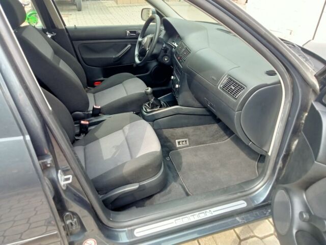 Сірий Фольксваген Гольф, об'ємом двигуна 1.6 л та пробігом 260 тис. км за 3950 $, фото 6 на Automoto.ua