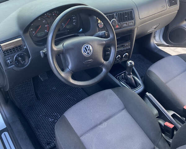 Сірий Фольксваген Гольф, об'ємом двигуна 1.39 л та пробігом 276 тис. км за 4500 $, фото 6 на Automoto.ua