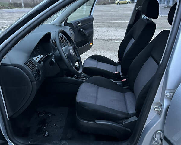 Серый Фольксваген Гольф, объемом двигателя 1.39 л и пробегом 223 тыс. км за 4250 $, фото 19 на Automoto.ua