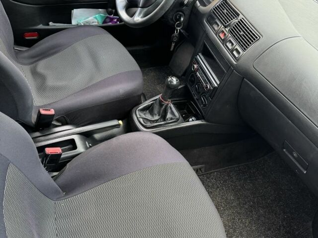 Серый Фольксваген Гольф, объемом двигателя 1.9 л и пробегом 324 тыс. км за 2500 $, фото 4 на Automoto.ua