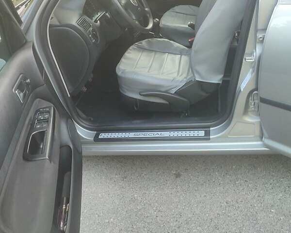 Серый Фольксваген Гольф, объемом двигателя 1.6 л и пробегом 203 тыс. км за 5000 $, фото 4 на Automoto.ua